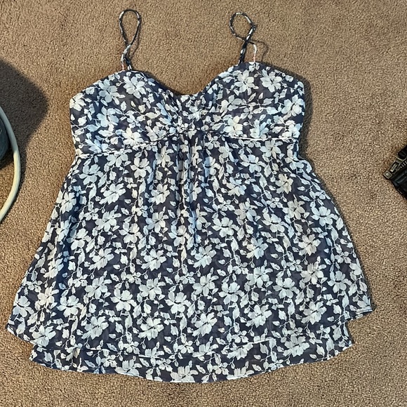 American Eagle outfitters small cute summer top. - Picture 2 of 3